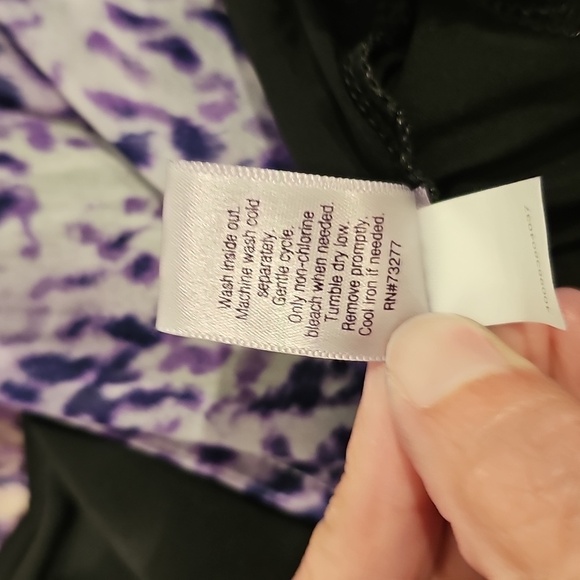 Jennifer Lopez Animal Print Flowy Top EUC Size Large - Picture 9 of 9